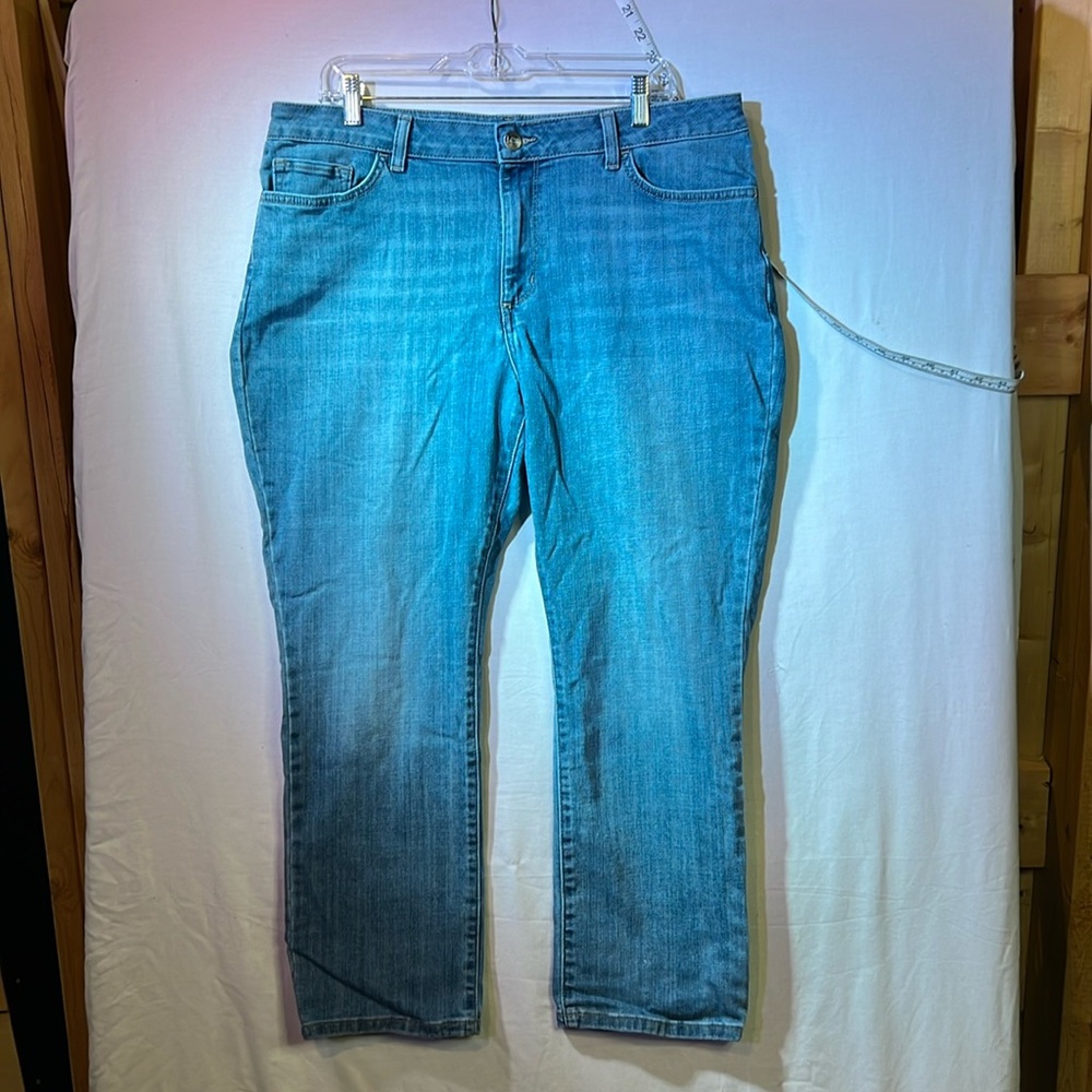 Lee Jeans 18 Short Petite Regular Fit Mid-Rise medium blue denim wash